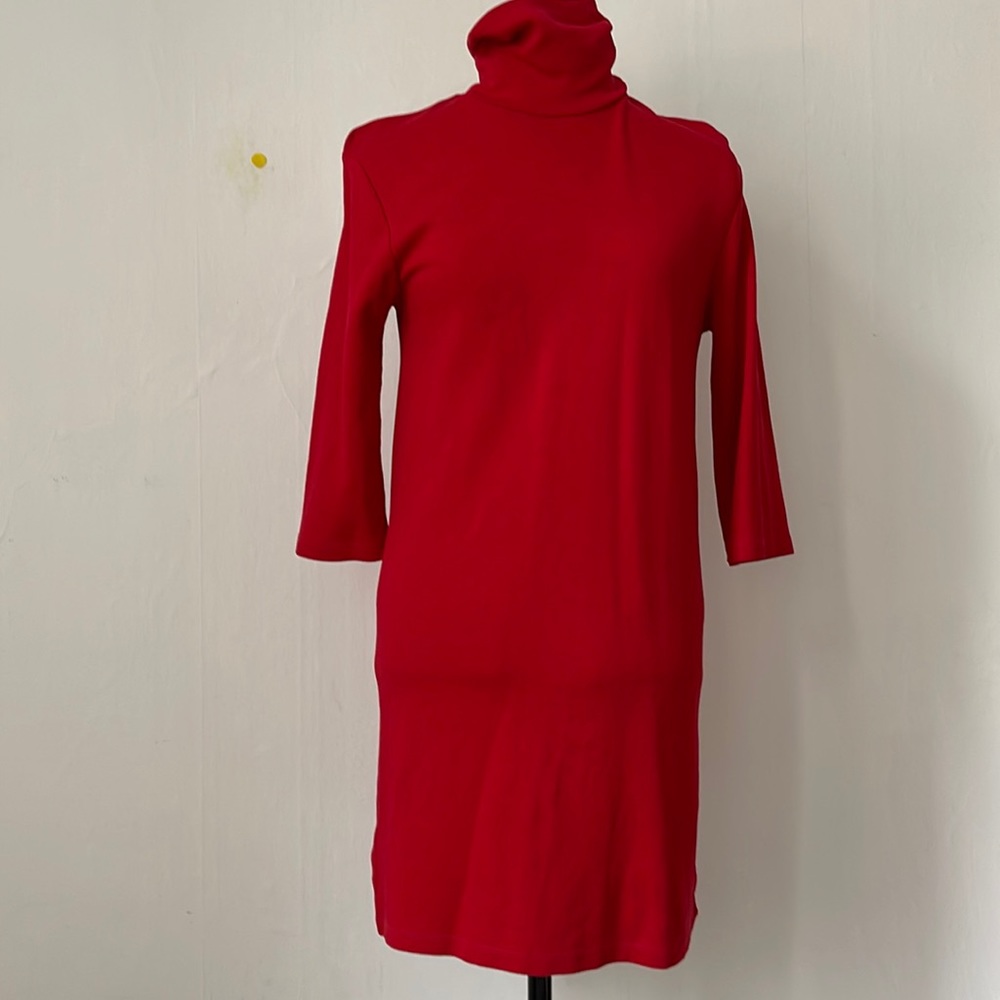 Beautiful sexy red dress that you will never go wrong with